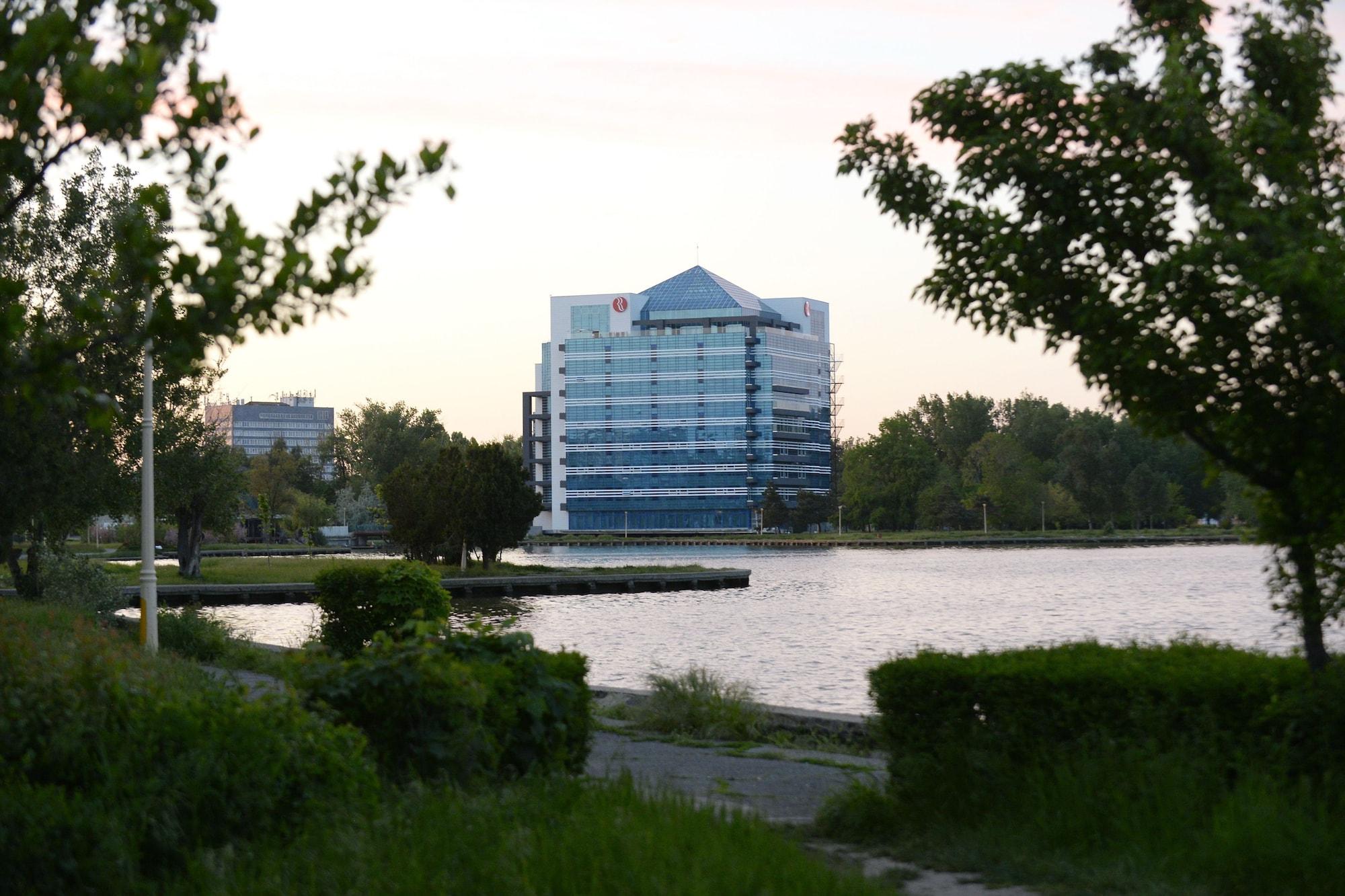 Ramada By Wyndham Constanta Hotel Exterior photo